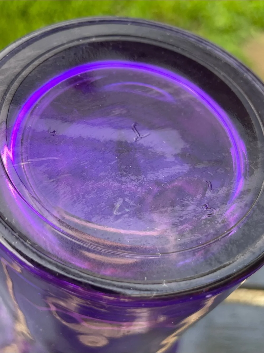 Vtg LIBBEY Purple Hand Blown Glass Vase 8”